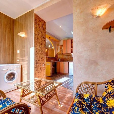 Three-Room Apartment Near Ocean Plaza Kiew Exterior foto
