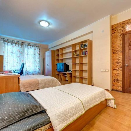 Three-Room Apartment Near Ocean Plaza Kiew Exterior foto