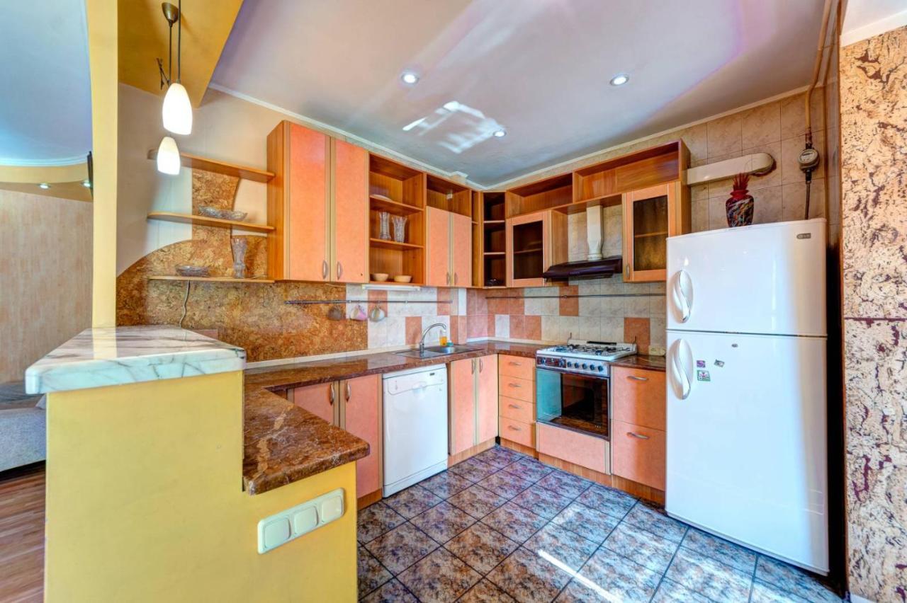 Three-Room Apartment Near Ocean Plaza Kiew Exterior foto