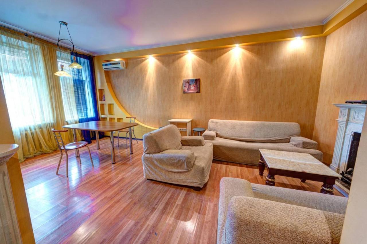 Three-Room Apartment Near Ocean Plaza Kiew Exterior foto